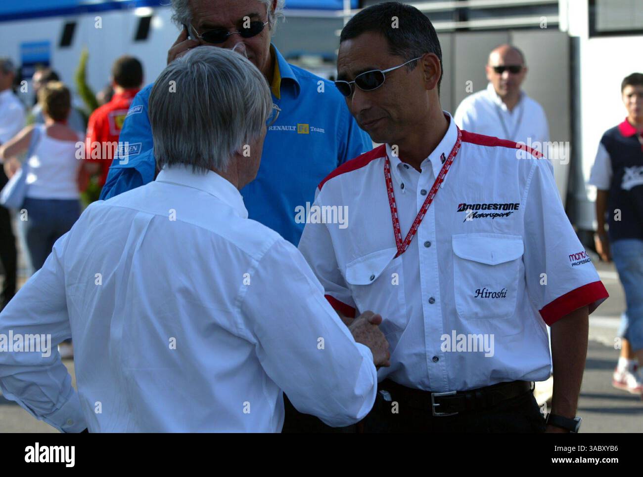 L bis R): Bernie Ecclestone (GBR) F1 Supremo, Flavio Briatore (ITA) Renault Team Principal und Hiroshi Yasukawa (JPN) Bridgestone Director of Motorsport. Formel-1-Weltmeisterschaft, Rd14, Grand Prix von Italien, Monza, Italien, 13. September 2003..DIGITALES BILD (Credit Image: ©Sutton Motorsports/ZUMA Press) Stockfoto