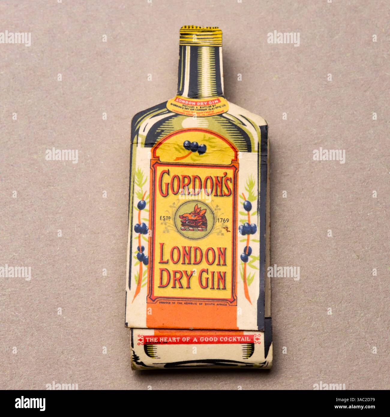 Streichholzschachtel aus den 1960er Jahren, die Gordon's Gin anwarfen. Stockfoto