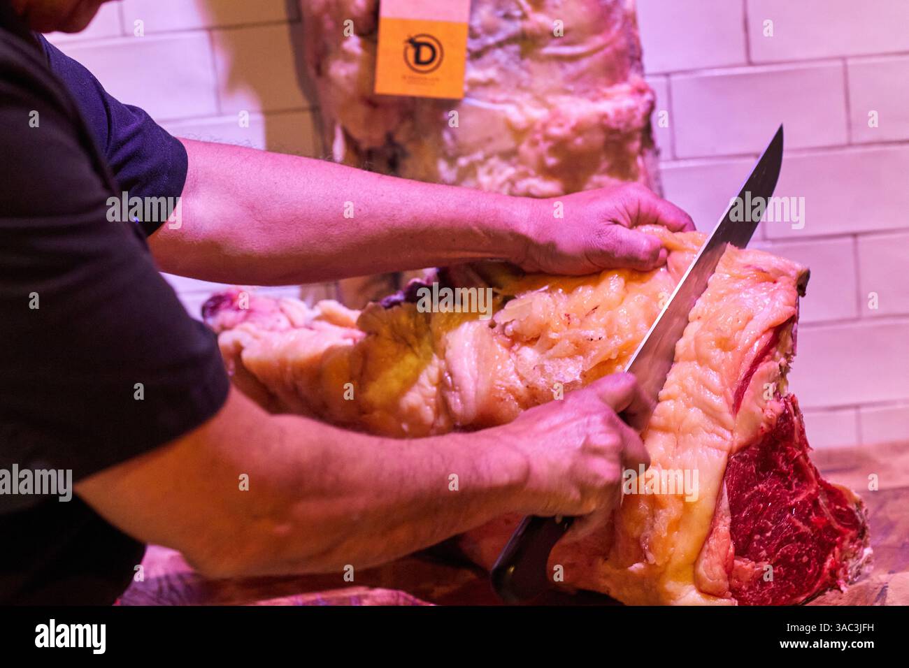 Fleischerei, die Rindfleisch schneidet, Restaurant Grill, Gipuzkoa, Baskenland, Spanien Stockfoto