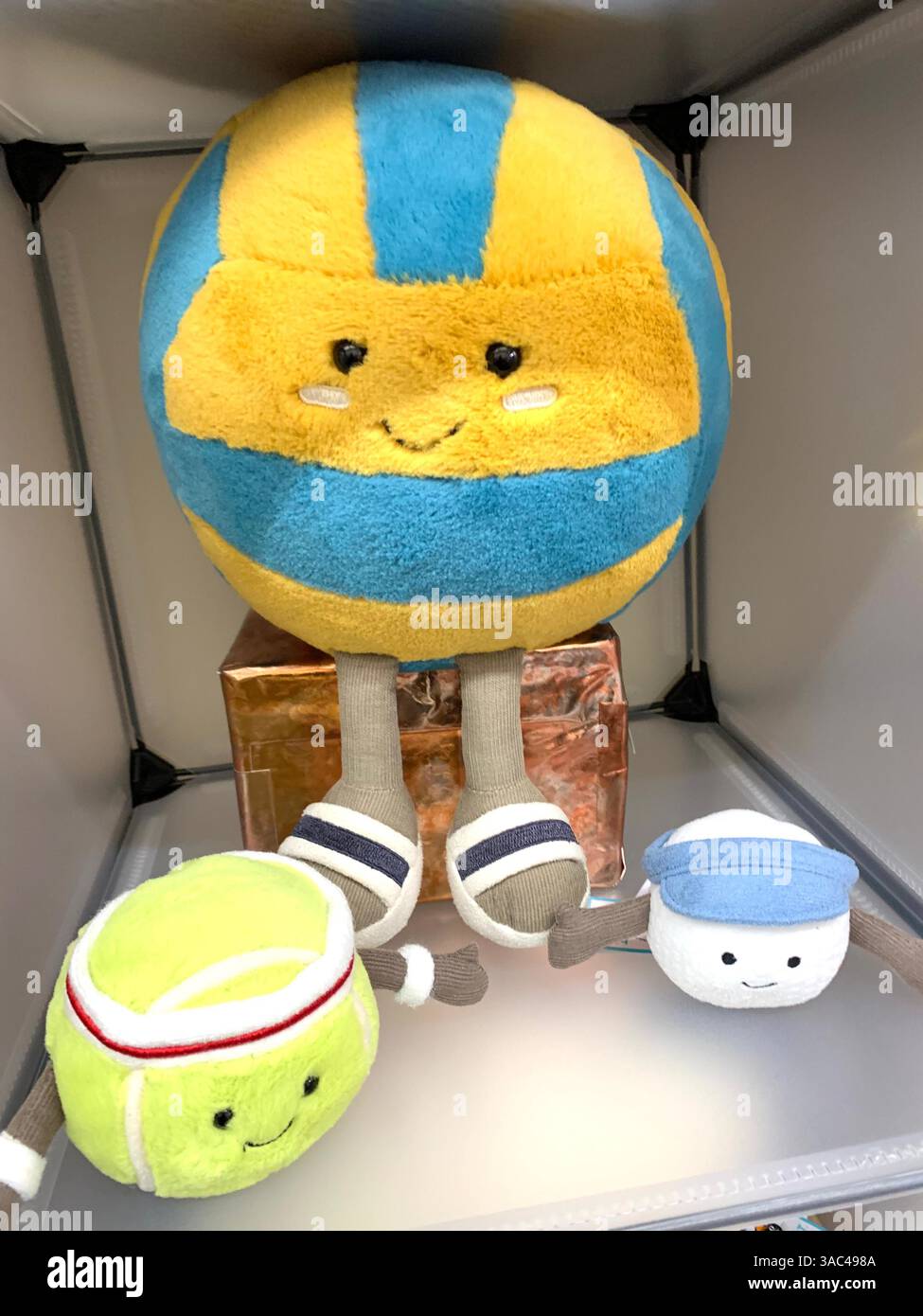 Harrogate Yorkshire England Großbritannien Großbritannien britische Geschäfte Einkaufsmöglichkeiten alte Kleidung Essen Essen das Ivy Restaurant viktorianische Stadt Kunst künstlerisches Design - Smartphone-aufgenommenes Stockfoto