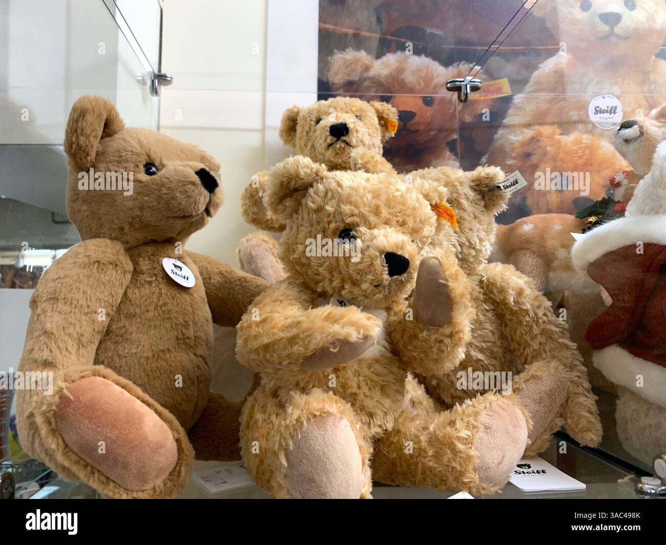 Harrogate Yorkshire England Großbritannien Großbritannien britische Geschäfte Einkaufsmöglichkeiten alte Kleidung Essen Essen das Ivy Restaurant viktorianische Stadt Kunst künstlerisches Design - Smartphone-aufgenommenes Stockfoto