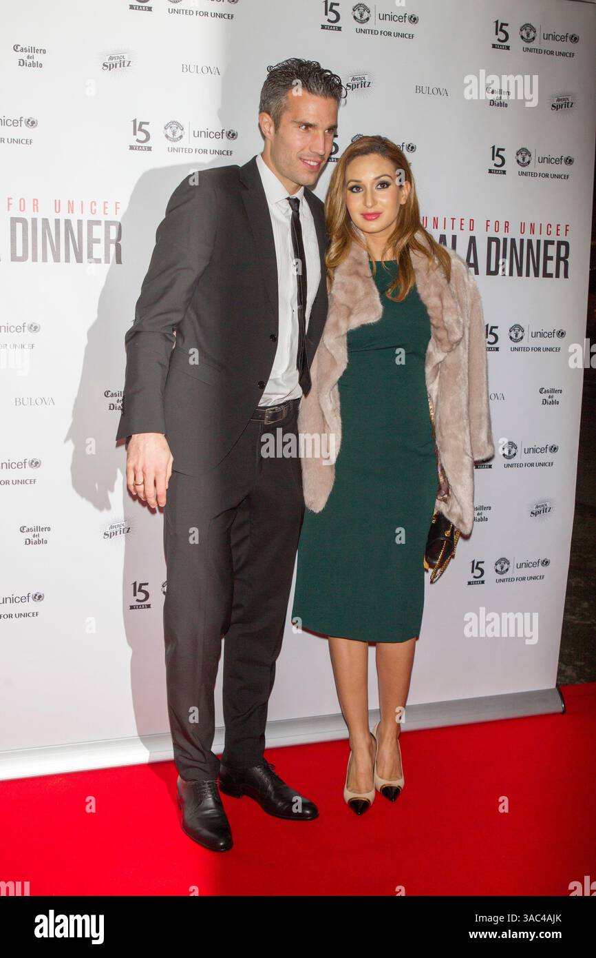 Robin van Persie und Bouchra van Persie nehmen an der UNICEF Gala Dinner im Old Trafford Manchester UK Teil Stockfoto