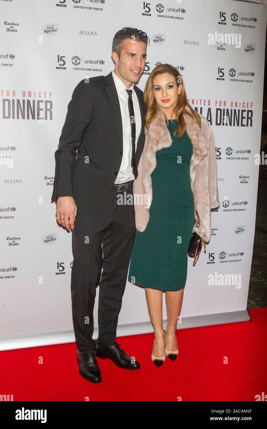 Robin van Persie und Bouchra van Persie nehmen an der UNICEF Gala Dinner im Old Trafford Manchester UK Teil Stockfoto