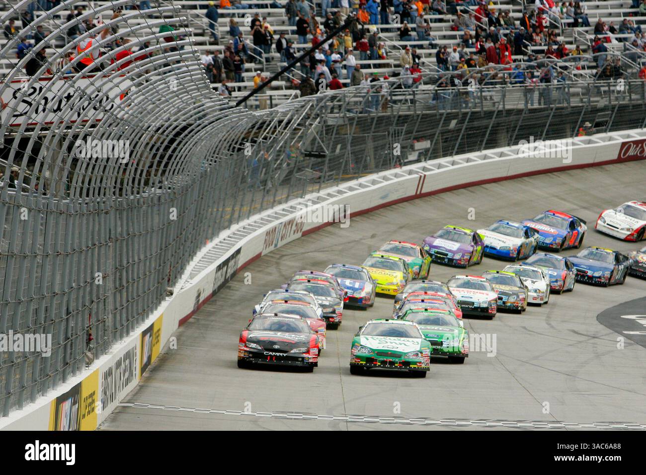 März 2008 Sharpie Mini 300 Bristol Motor Speedway Bristol, TN - die grüne Flagge weht auf dem Sharpie Mini 300 auf dem Bristol Motor Speedway in Bristol, TN. (Matthew T. Thacker/ASP Photo)(Foto: © PHOTOGRAER/Cal Sport Media) Stockfoto