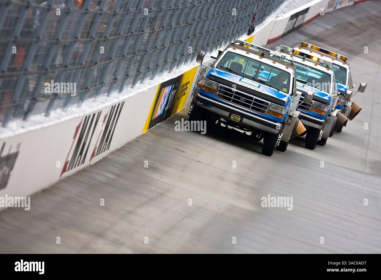 15. März 2008 Sharpie Mini 300 Bristol, TN – die Jet-Trockner übernehmen den Bristol Motor Speedway während des regenverkürzten Sharpie 300 NASCAR Nationwide Series in Bristol, TN. (ASP Photo/Walter G. Arce) (Foto: © Cal Sport Media/ZUMA Press) Stockfoto