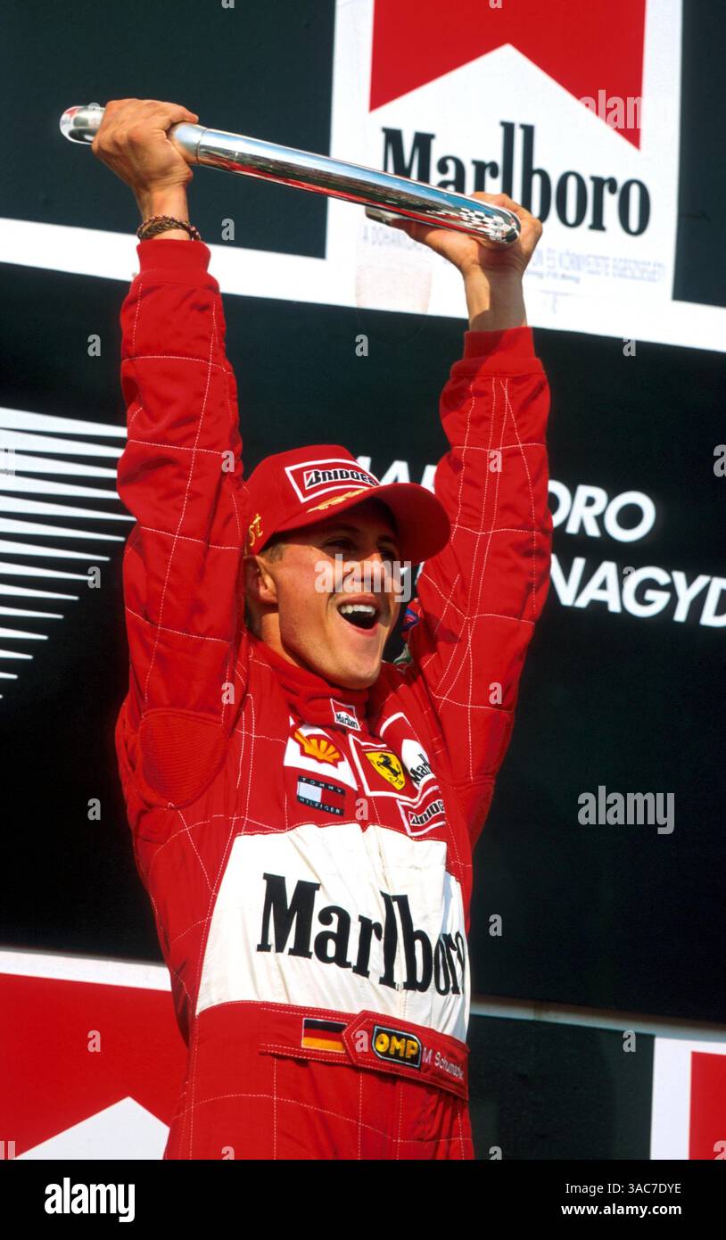 Ein Rekord, der der einundfünfzigsten Siegertrophäe für den viermaligen Weltmeister Michael Schumacher (GER) Ferrari entspricht...großer Preis von Ungarn, Ungarn, Budapest, 19. August 2001....... BESTES IMAGE (Credit Image: ©Sutton Motorsports/ZUMA Press) Stockfoto