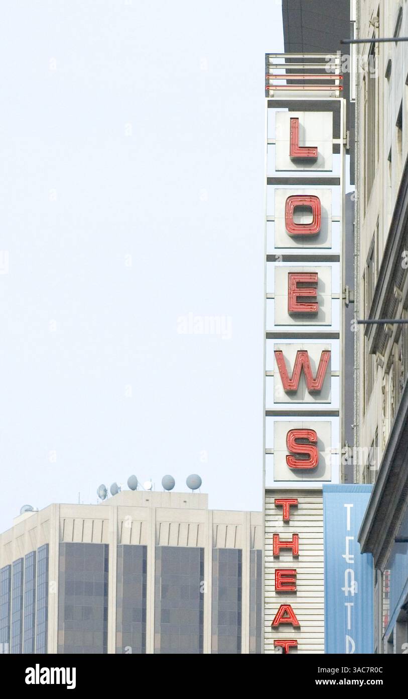 Januar 2005 – Boston, Massachusetts, USA – Schildern Sie für das Loews-Kino in der Tremont Street, Boston. Loews Theaters, 1904 von Marcus Loew gegründet, war die älteste Theaterkette Nordamerikas, bis sie am 26. Januar 2006 mit AMC Theatres fusionierte. (Bild: © Seamas Culligan/ZUMA Press) Stockfoto