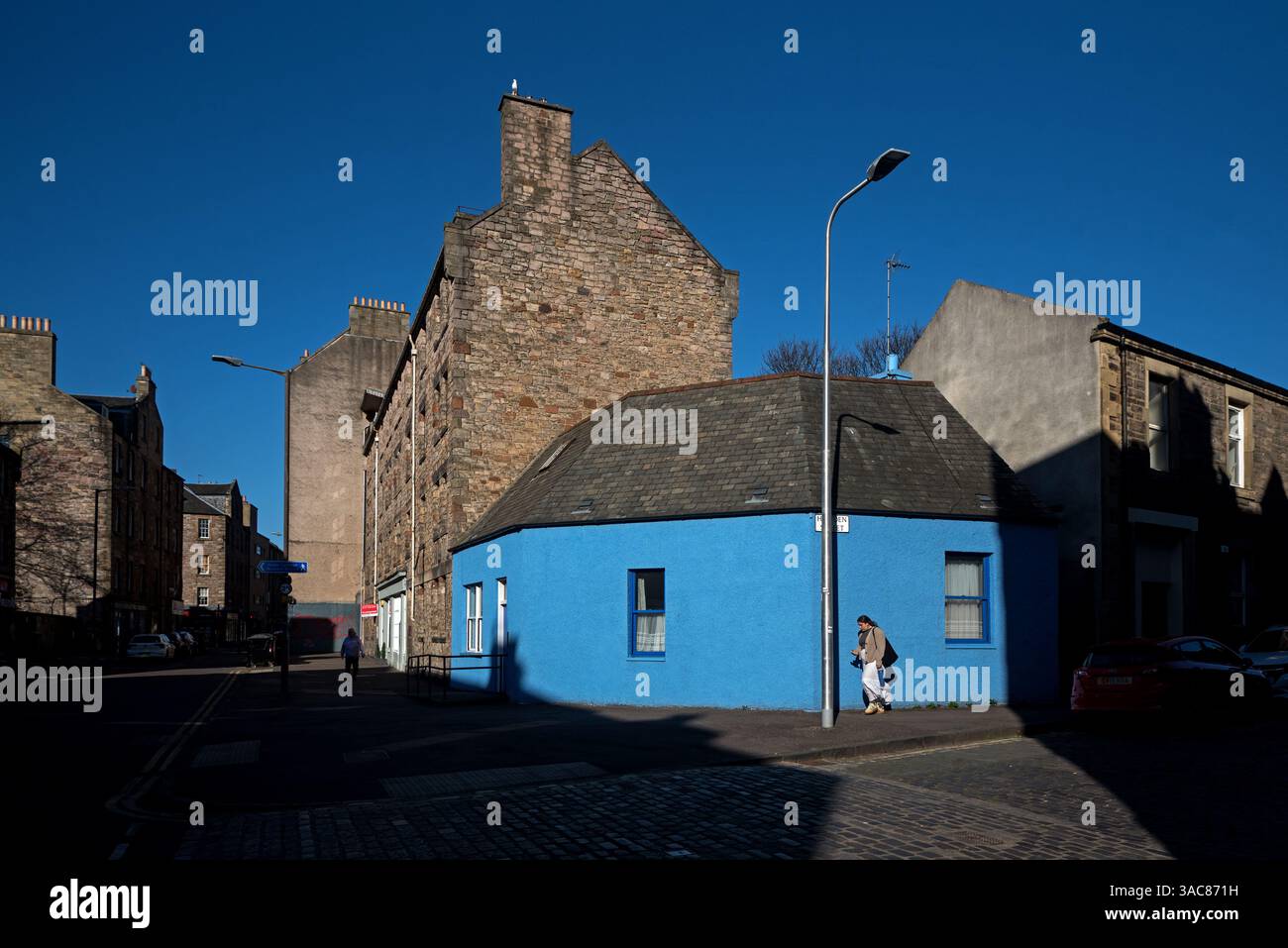 Heller, sonniger Frühlingsmorgen in East Crosscauseway, Newington Edinburgh, Schottland, Großbritannien. Stockfoto