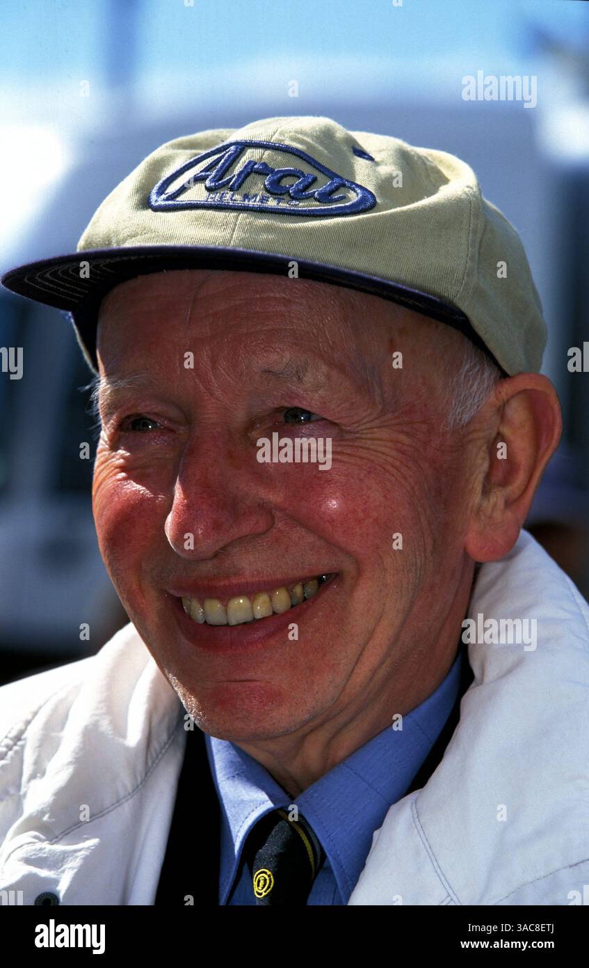 Ehemaliger Grand-Prix-Fahrer John Surtees (GBR). Formel-1-Weltmeisterschaft, RD11, britischer Grand Prix, Silverstone, England, 15. Juli 2001. (Kreditbild: ©Sutton Motorsports/ZUMA Press) Stockfoto