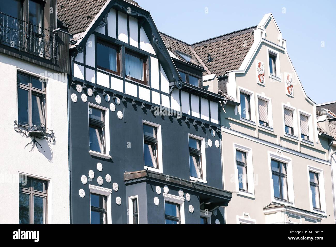 Düsseldorf 03.04.2025 Wohnungen Wohnungsnot Mietswohnung Mieten Mietpreis soziale Wohnungsbau Sozialwohnung Immobilien Wohnraummangel Wohnung Baustelle Neubau Mehrfamilienhaus Mietspiegel Mietpreisspiegel Immobilie Wohnungsmangel Baustau Wohnimmobilie Wohnungsimmobilien Mietpreise Altbau Leerstand Baumaterial Baustoffe Ballungsgebiet bezahlbarer Wohnraum CO2-Preis CO2 Bundes-Klimaschutzgesetz Heizen Heizung Klimapaket Mieter Vermieter Mietpreisbremse Klimasteuer Energiewende Büro Homeoffice Home-Office Konjunkturpaket Grundsteuererklärung Wohngeld Grundsteuererklärung Wohngeld Wohngeld Wohngeld Wohngeld Stockfoto