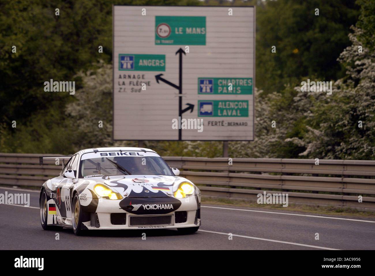 Tony Burgess (CDN) / Andrew Bagnall (aus) / David Shep (CDN) Seikel Motorsport Porsche 911 GT3-RS, LM GT..Le Mans Pre-Qualifying, Le Mans Test Day, Le Mans, Frankreich. 5. Mai 2002..DIGITALES BILD (Credit Image: ©Sutton Motorsports/ZUMA Press) Stockfoto