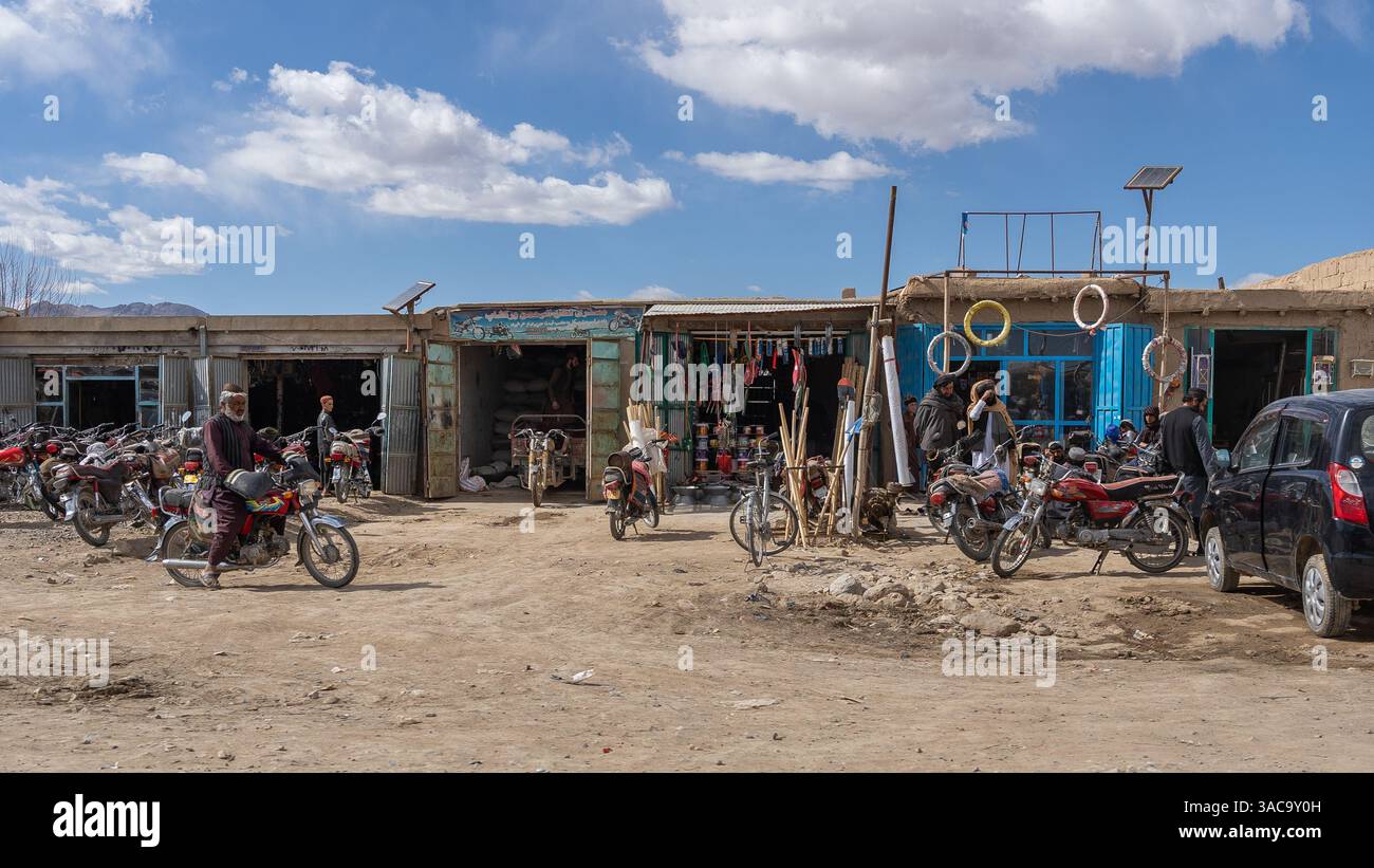 Straßenhandel, Werkstätten auf der Autobahn Kandahar - Ghazni Stockfoto