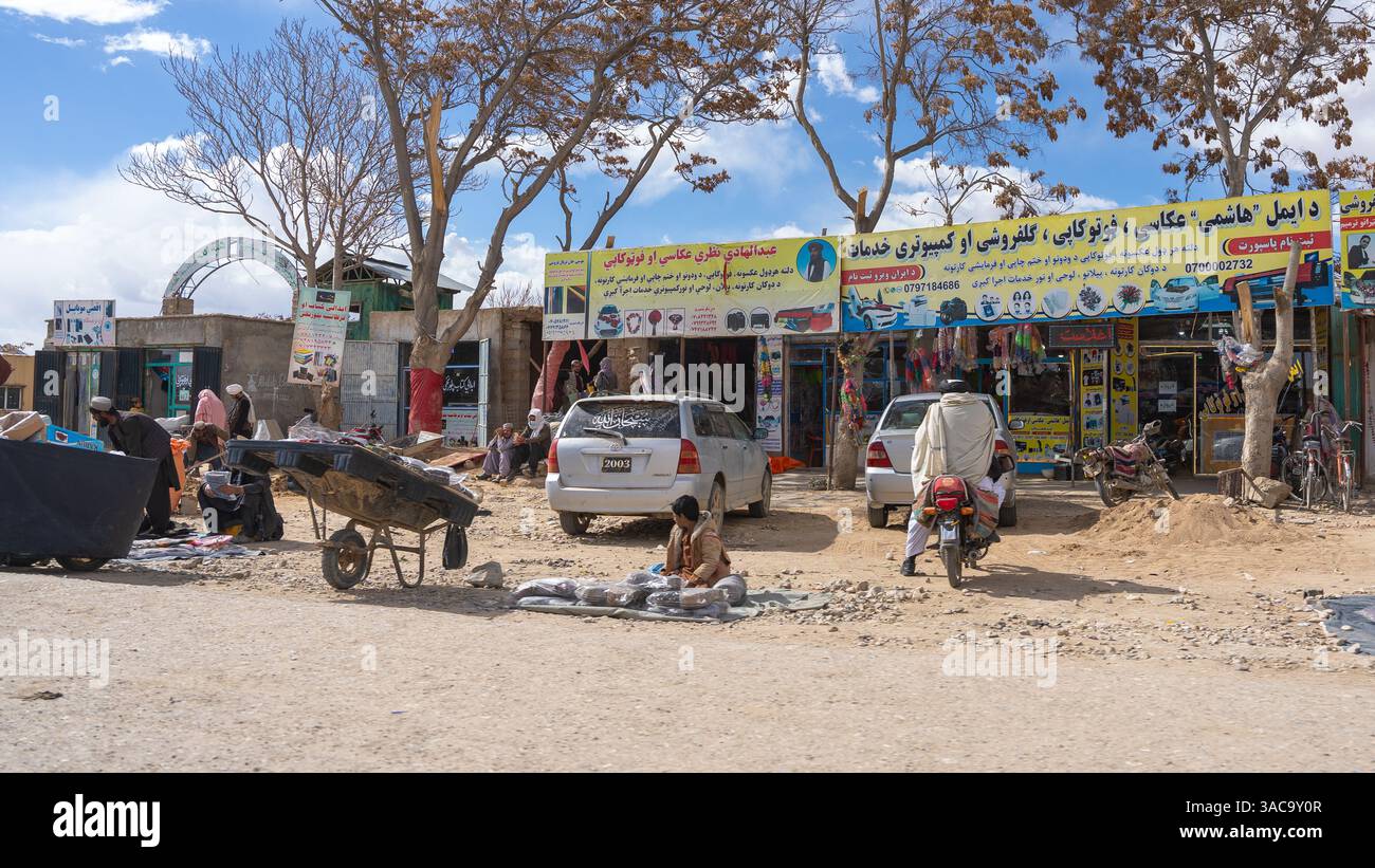 Straßenhandel, Werkstätten auf der Autobahn Kandahar - Ghazni Stockfoto