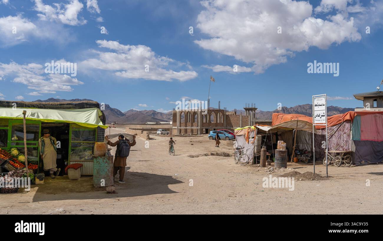 Straßenhandel, Werkstätten auf der Autobahn Kandahar - Ghazni Stockfoto