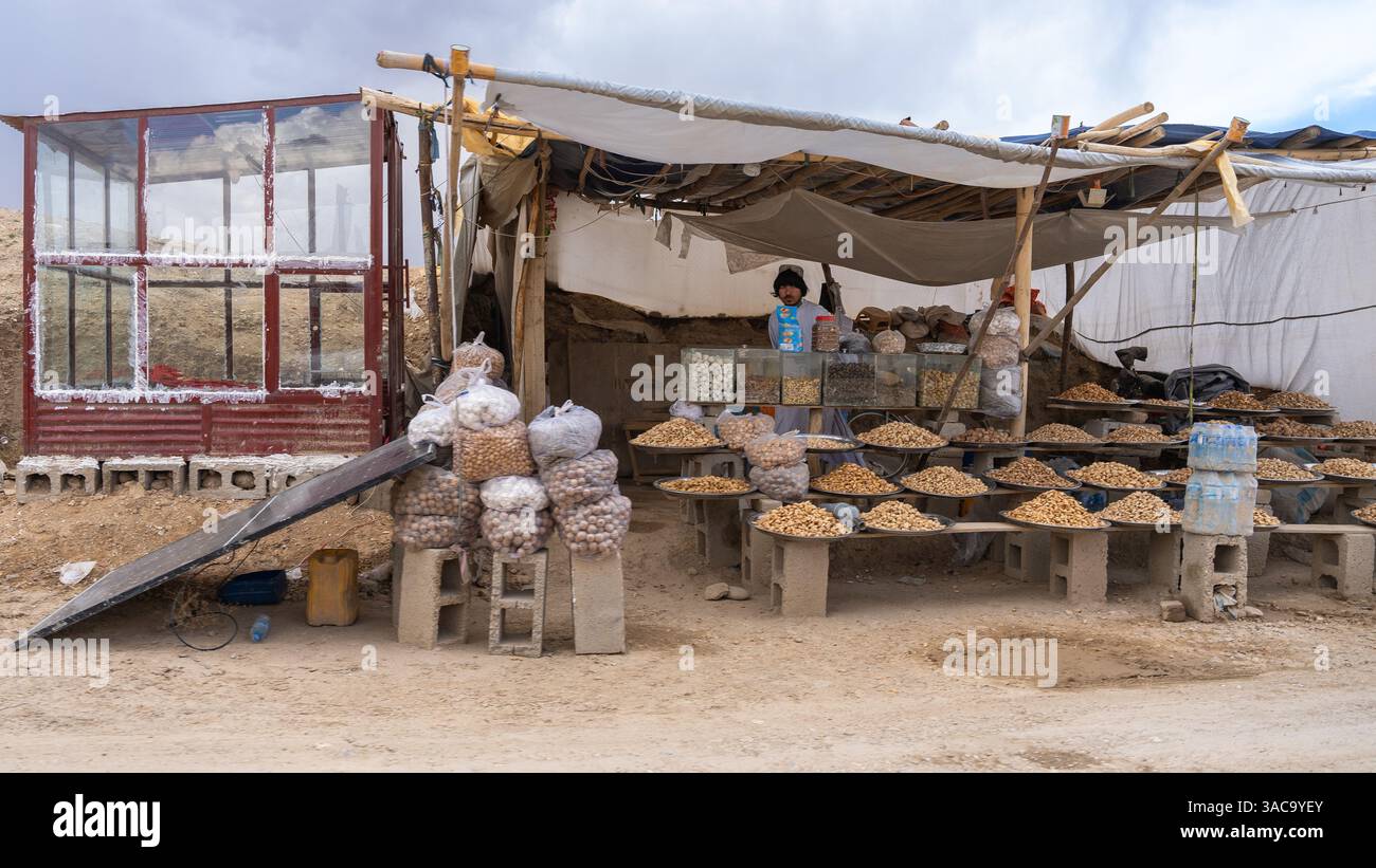 Straßenhandel, Werkstätten auf der Autobahn Kandahar - Ghazni Stockfoto
