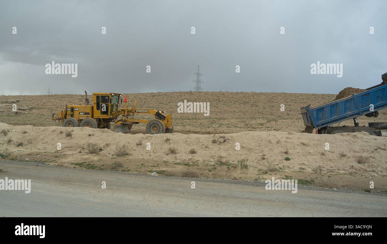 Baumaschinen an der Kandahar-Ghazni-Autobahn Stockfoto