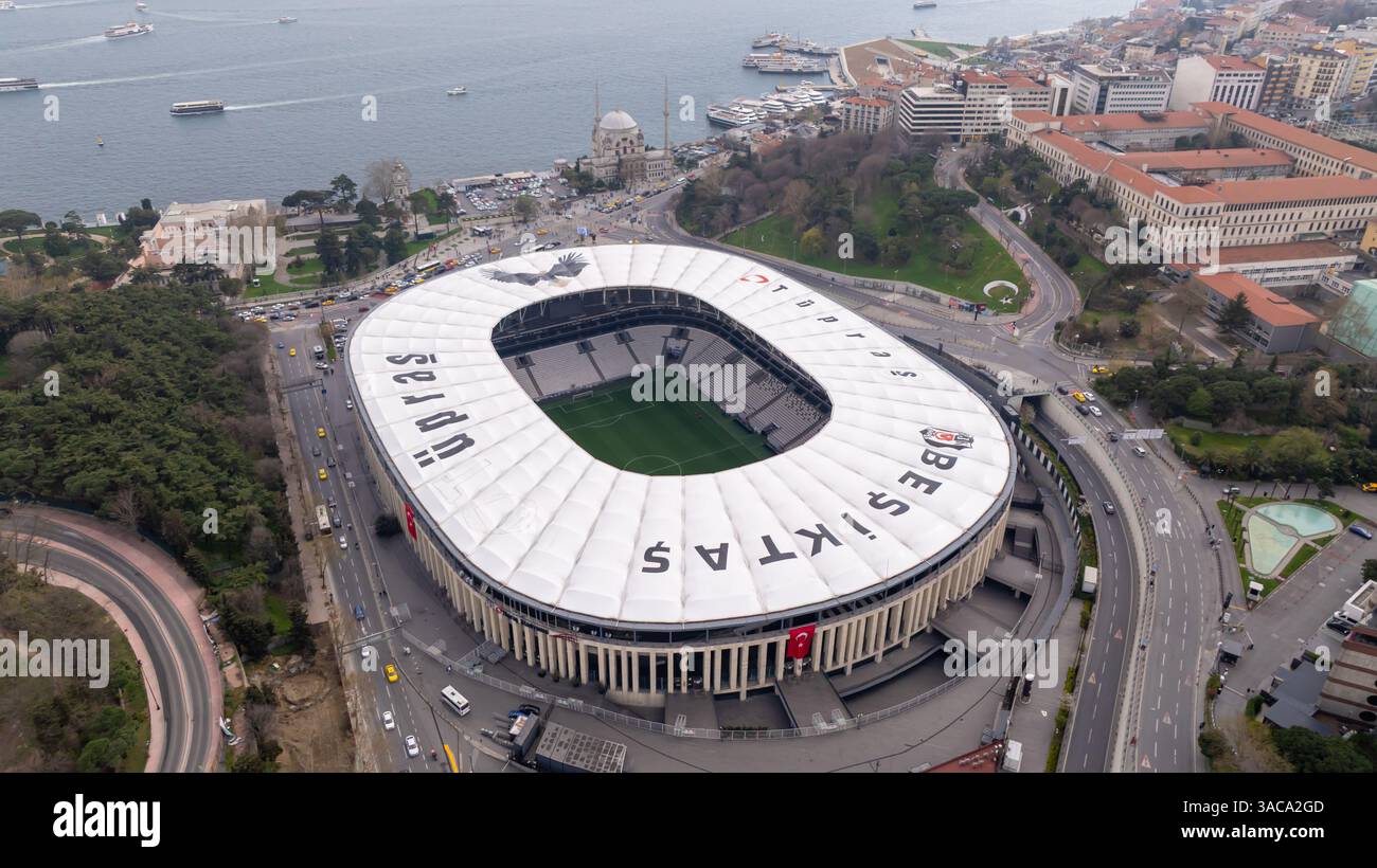Istanbul, Türkei - 2. April 2025: Vodafone Park Arena aus der Vogelperspektive, Heimstadion des Fußballteams Besiktas JK Jimnastik Kulubu. Stockfoto