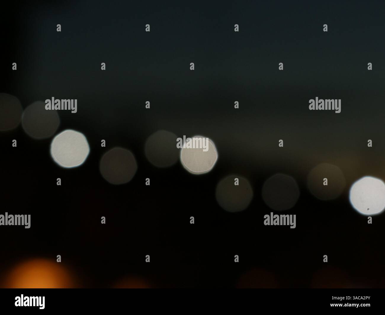 Abstrakte Bokeh-Lichter bei Nacht Stockfoto