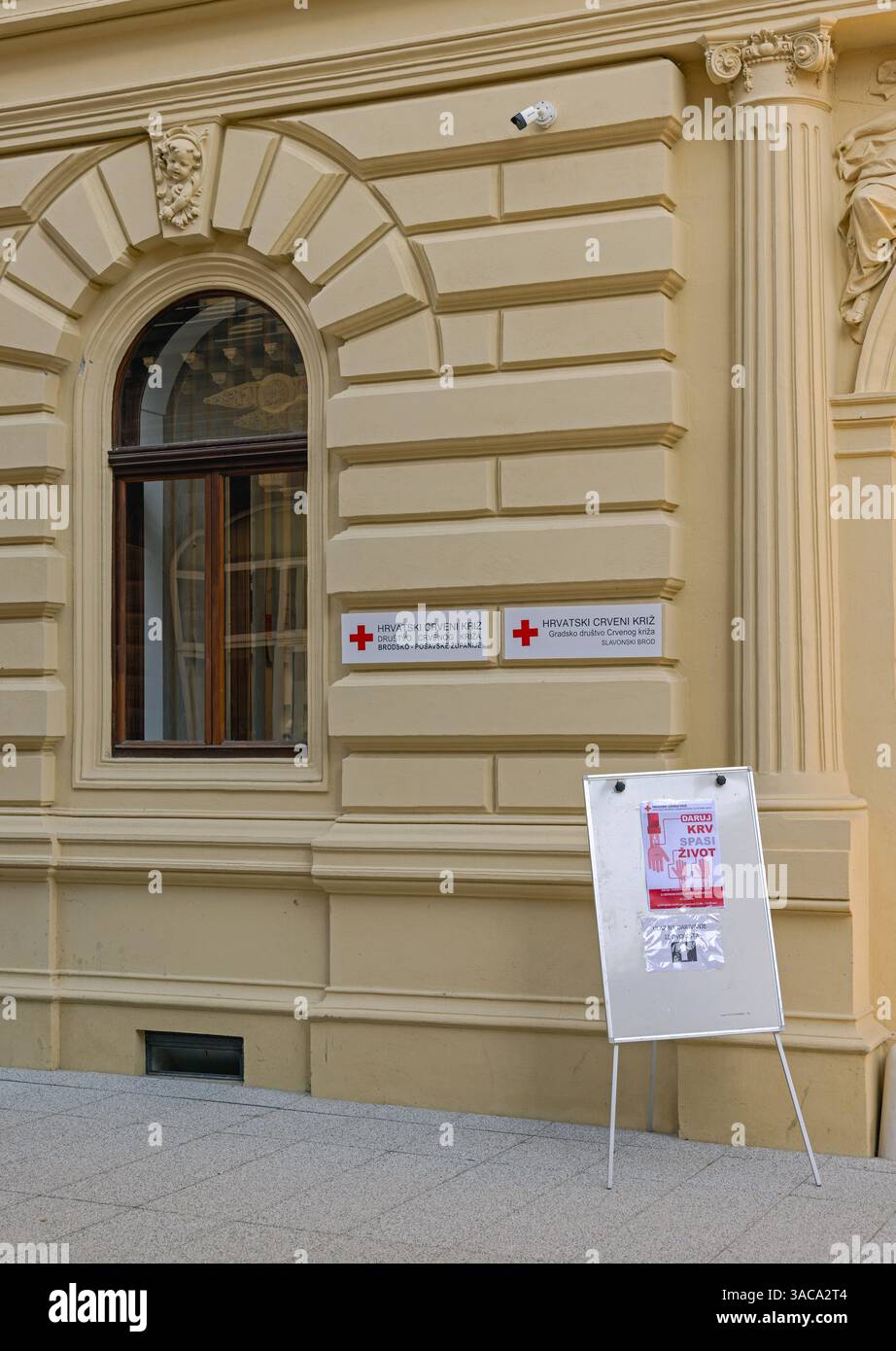 Slavonski Brod, Kroatien - 23. Oktober 2024: Blutspenden der Internationalen Organisation des Roten Kreuzes in der ante Starcevica Street. Stockfoto
