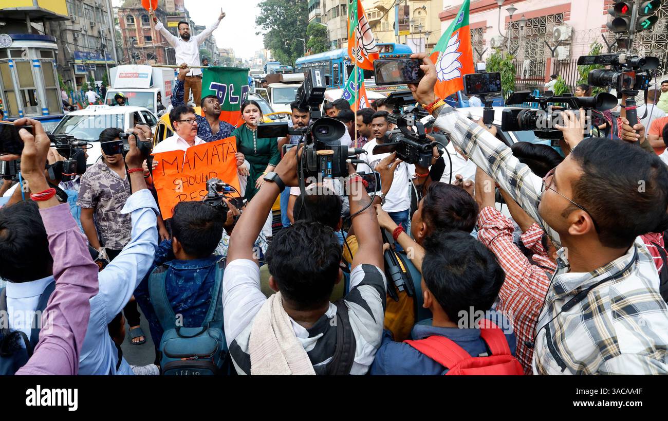 Die BJP-Versammlung in Kalkutta demonstrierte gegen die angebliche Wählerliste von Hindu-Namen durch den regierenden Trinamool-Kongress in Westbengalen Stockfoto