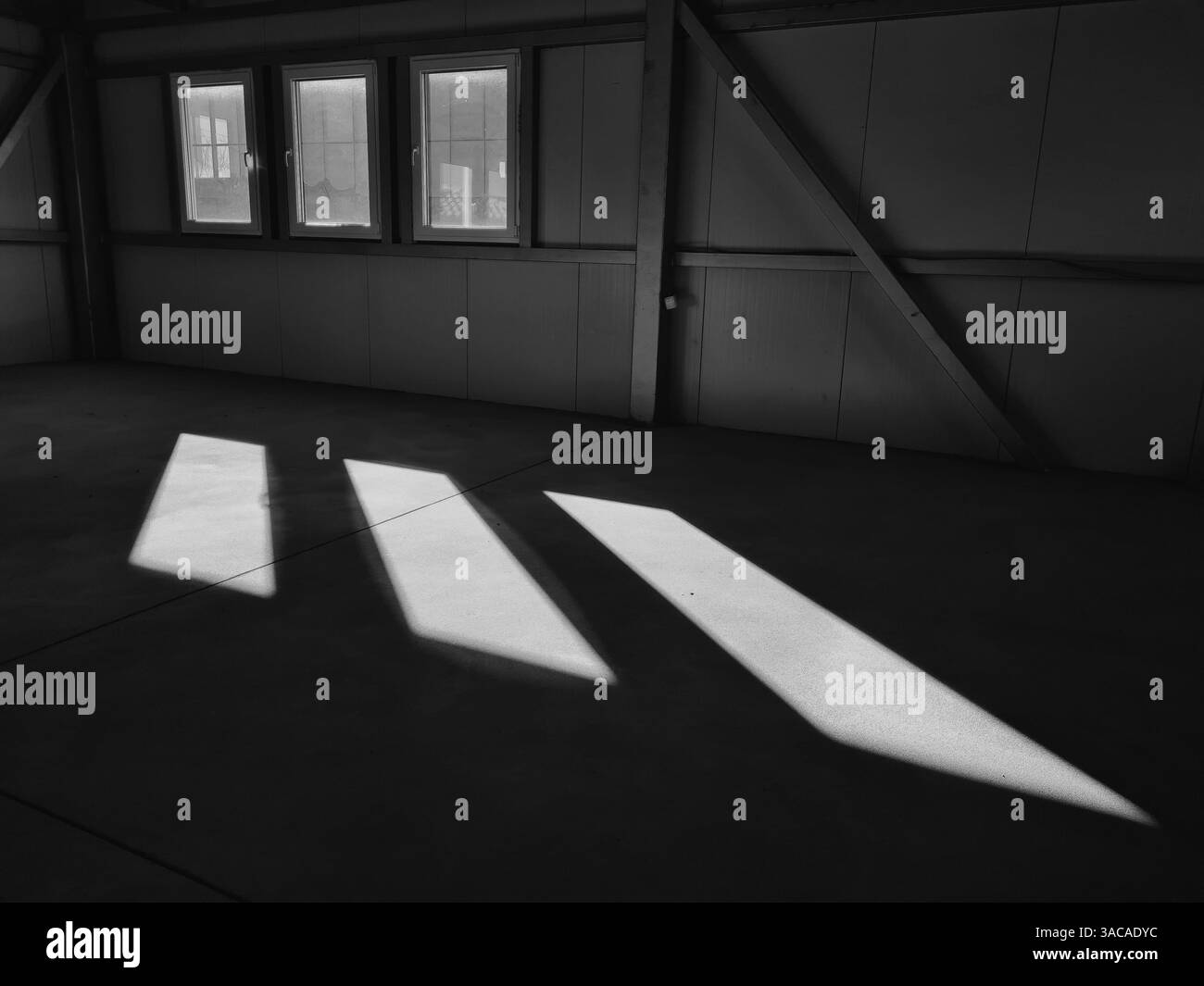 Abstraktes Sonnenlicht Wird Durch Fensterrahmen Geformt Stockfoto