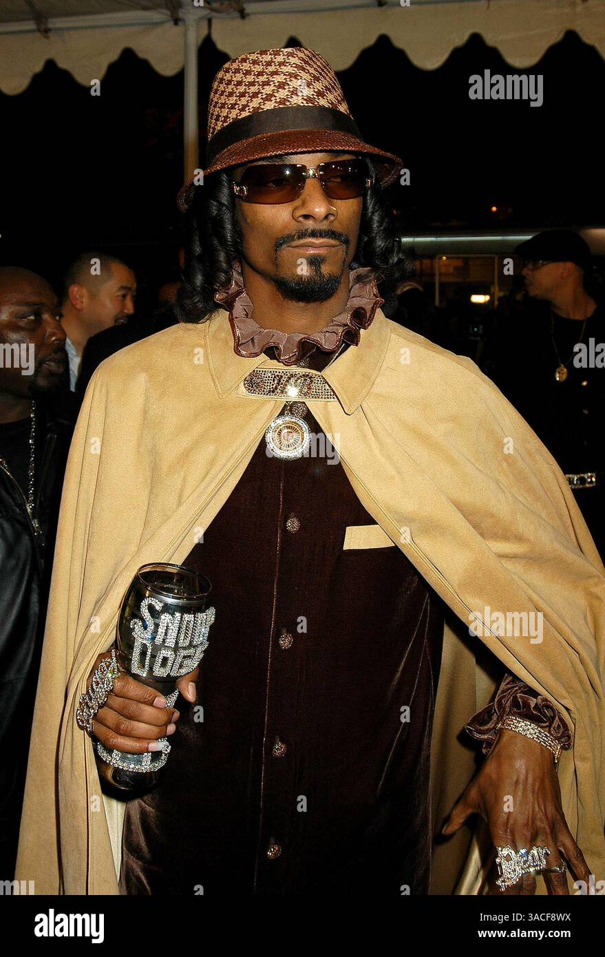 26. Februar 2004 - Hollywood, Kalifornien, USA - Snoop Dogg bei der Weltpremiere von „Starsky & Hutch“ im Mann's Village Theater. Stockfoto
