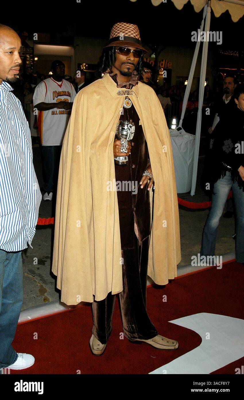 26. Februar 2004 - Hollywood, Kalifornien, USA - Snoop Dogg bei der Weltpremiere von „Starsky & Hutch“ im Mann's Village Theater. Stockfoto