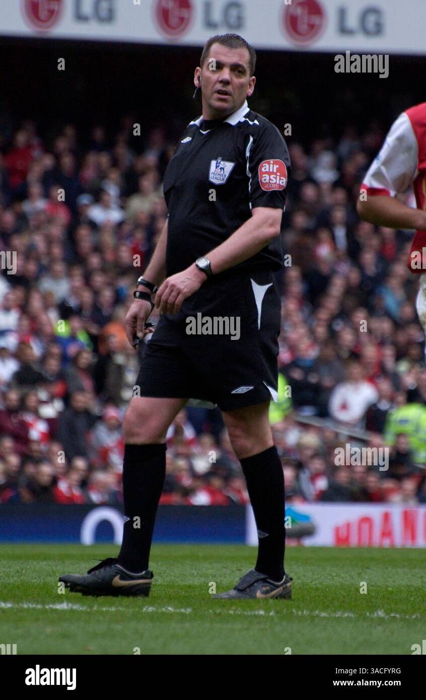 5. April 2008: London, England, Vereinigtes Königreich – Schiedsrichter Phil Dowd während des Spiels der Barclay Premier League zwischen Arsenal und Liverpool im Emirates Stadium in London. Liverpool entschied sich gegen Arsenal mit 1:1. (Kreditbild: © Stuart Crump/Cal Sport Media/ZUMA Press) Stockfoto