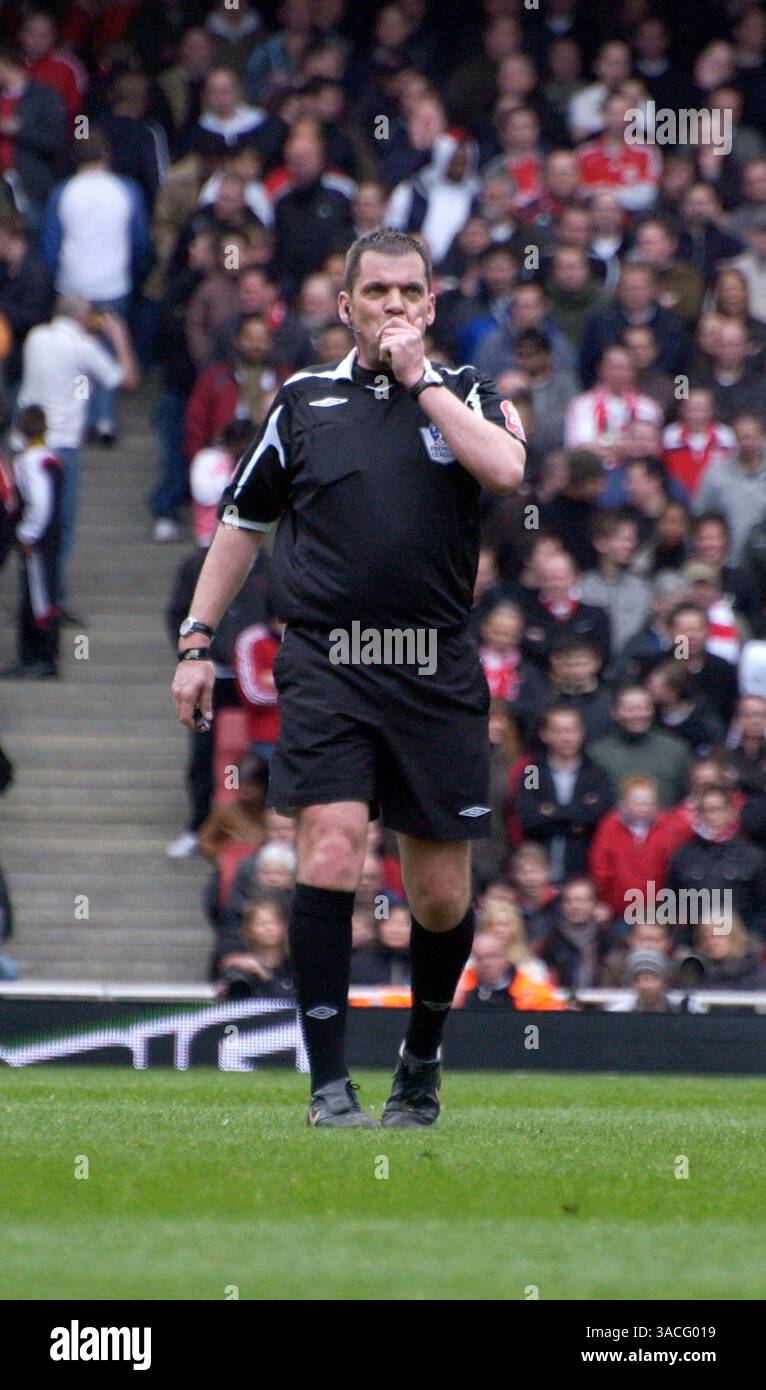 5. April 2008: London, England, Vereinigtes Königreich – Schiedsrichter Phil Dowd während des Spiels der Barclay Premier League zwischen Arsenal und Liverpool im Emirates Stadium in London. Liverpool entschied sich gegen Arsenal mit 1:1. (Kreditbild: © Stuart Crump/Cal Sport Media/ZUMA Press) Stockfoto