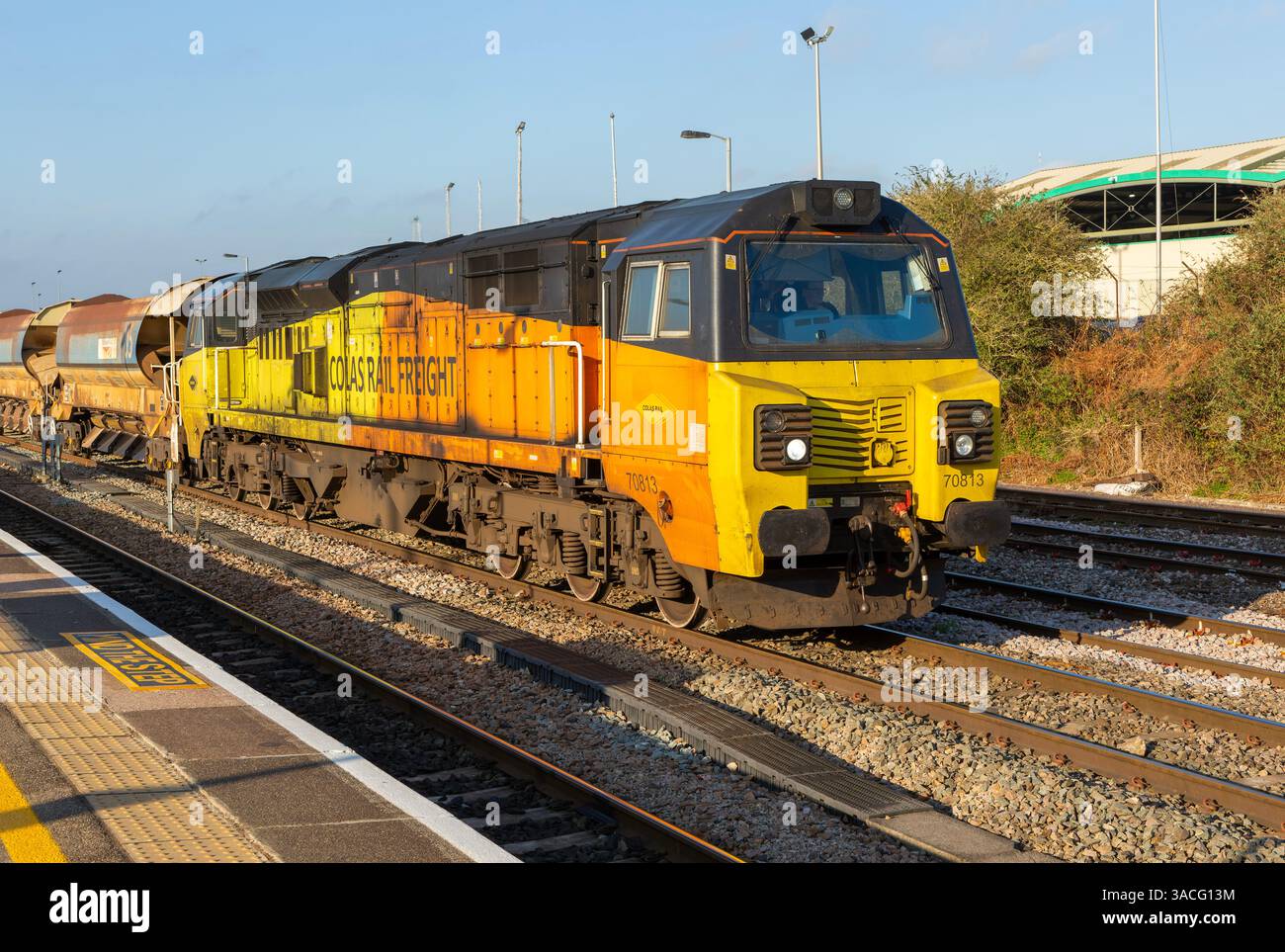 Colas Rail Freight Class 70 Diesellokomotive 70813, Westbury, Wiltshire, England, Großbritannien Stockfoto