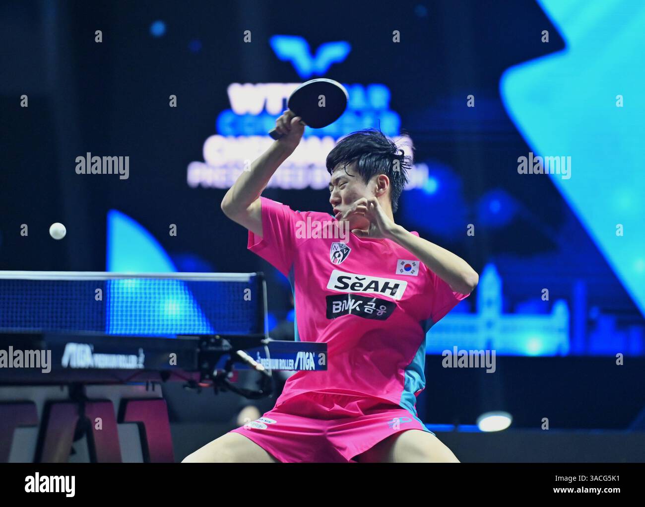 Chennai, Indien. 30. März 2025. Der 18-jährige Oh Jun-sung triumphierte in einem packenden Siebenspiel für Männer im Singles gegen den französischen Konkurrenten Thibault Poret Stockfoto