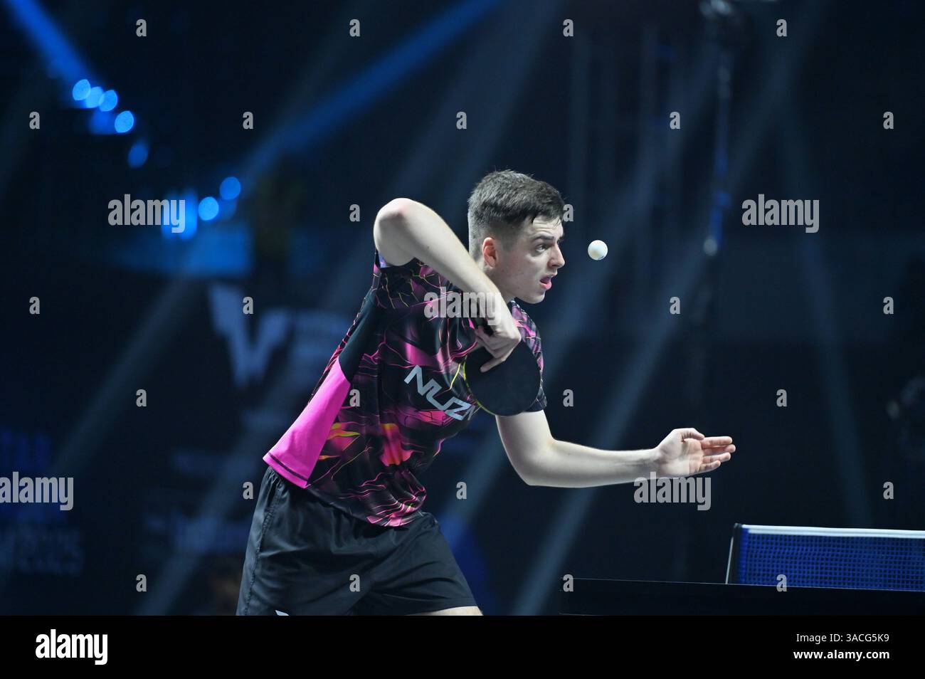 Chennai, Indien. 30. März 2025. Der 18-jährige Oh Jun-sung triumphierte in einem packenden Siebenspiel für Männer im Singles gegen den französischen Konkurrenten Thibault Poret Stockfoto