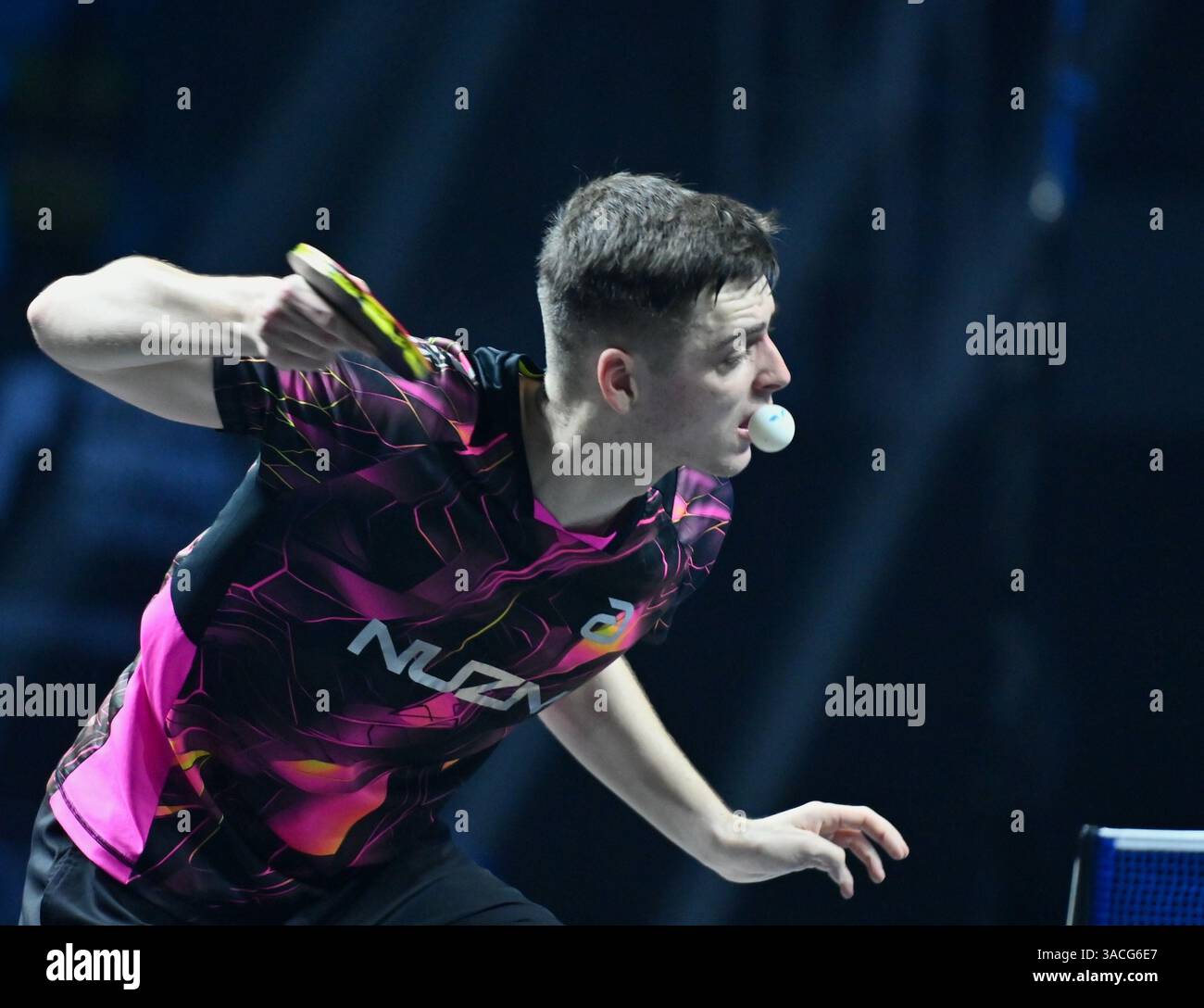 Chennai, Indien. 30. März 2025. Der 18-jährige Oh Jun-sung triumphierte in einem packenden Siebenspiel für Männer im Singles gegen den französischen Konkurrenten Thibault Poret Stockfoto