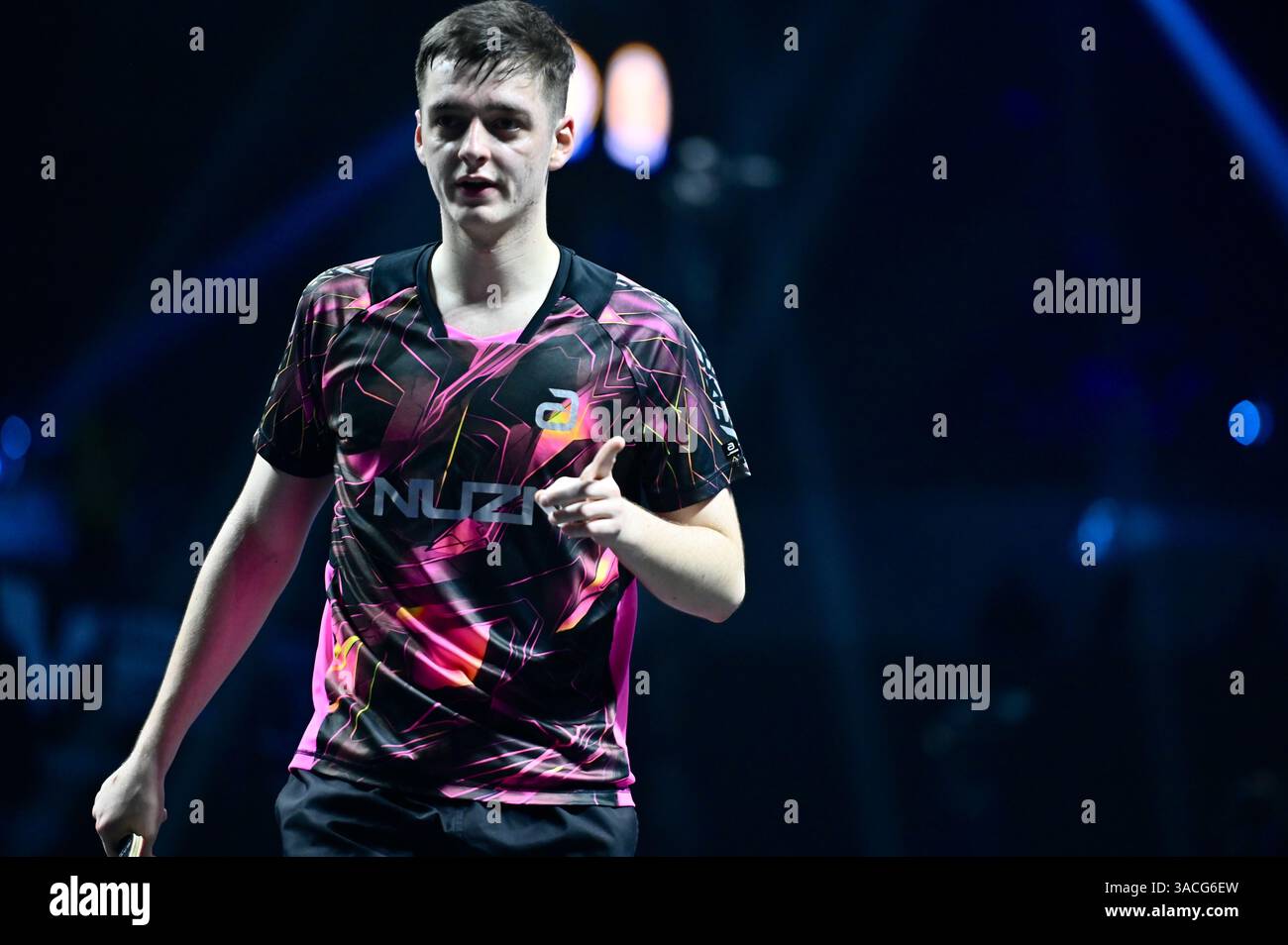 Chennai, Indien. 30. März 2025. Der 18-jährige Oh Jun-sung triumphierte in einem packenden Siebenspiel für Männer im Singles gegen den französischen Konkurrenten Thibault Poret Stockfoto