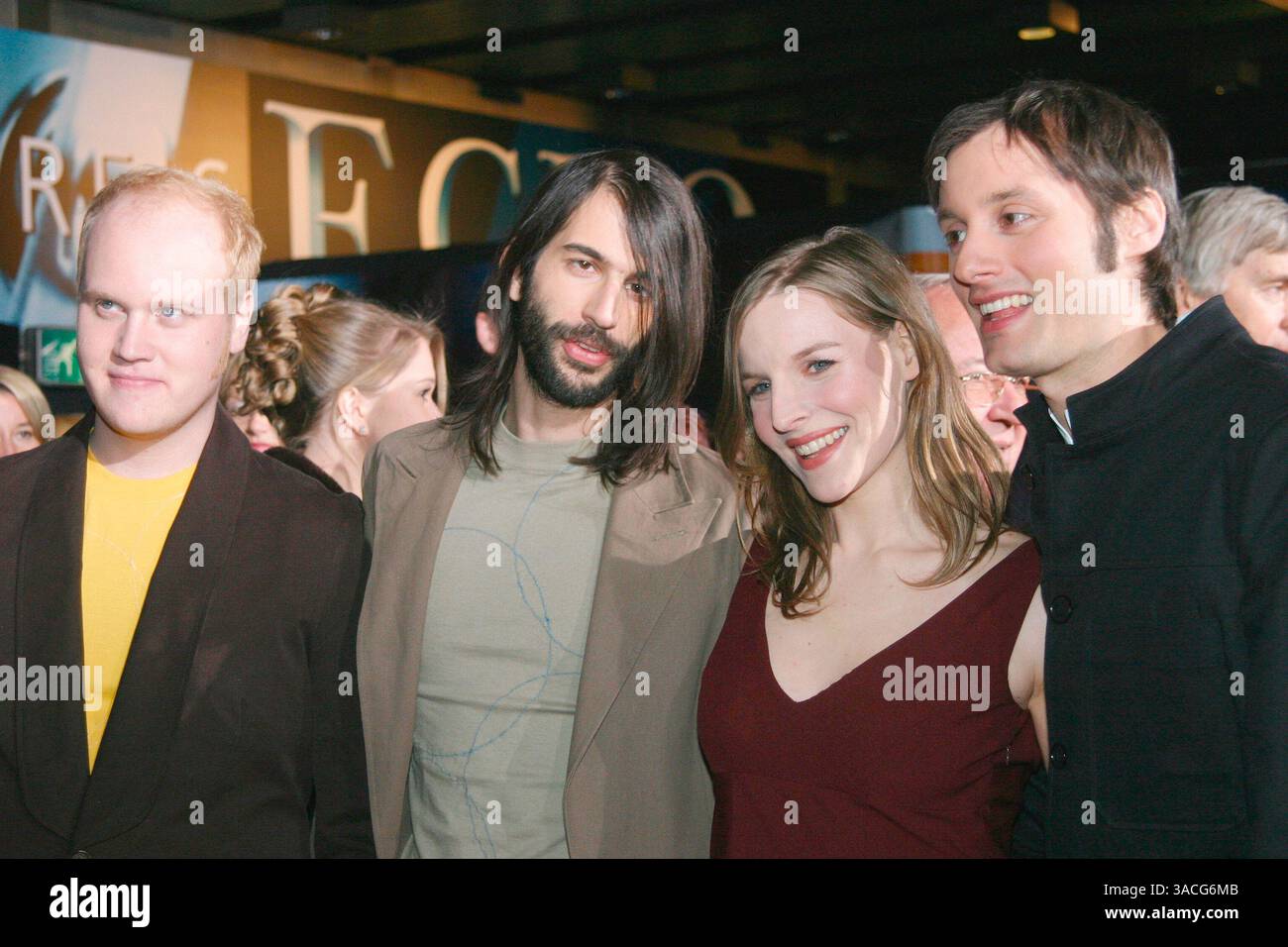 6. März 2004 - Berlin, DEUTSCHLAND - ECHO ist ein deutscher Musikpreis, der jedes Jahr vom Verband deutscher Plattenfirmen vergeben wird. Es ist der wichtigste Musikpreis außer dem Grammy. Der Gewinner jedes Jahres wird durch den Umsatz des Vorjahres bestimmt. IM BILD: Bester nationaler Newcomer Wir Sind Helden - JEAN-MICHEL TOURETTE, POLA ROY, JUDITH HOLOFERMES und MARK TAVASSOL. (Bild: © Zick, Jochen/Keystone Pressedienst/ZUMA Press) Stockfoto