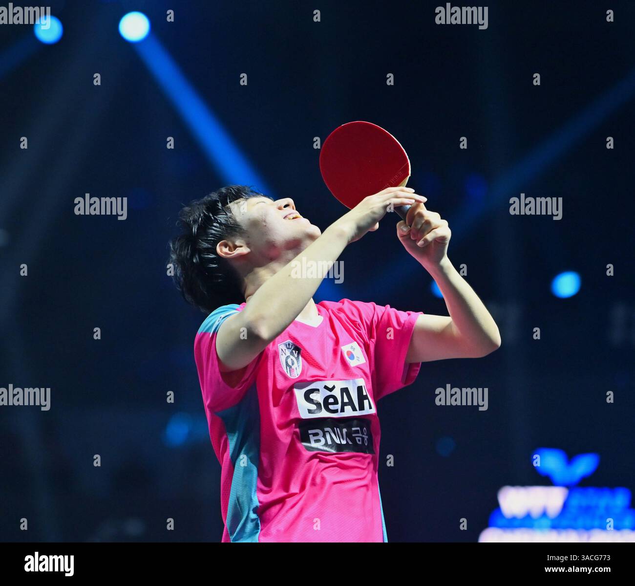 Chennai, Indien. 30. März 2025. Der 18-jährige Oh Jun-sung triumphierte in einem packenden Siebenspiel für Männer im Singles gegen den französischen Konkurrenten Thibault Poret Stockfoto