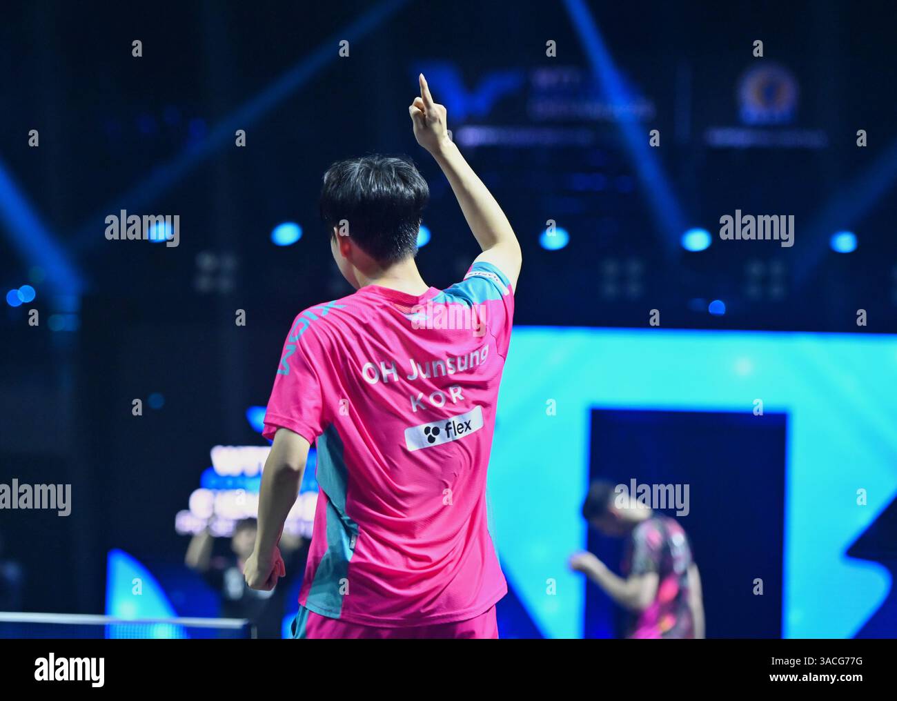 Chennai, Indien. 30. März 2025. Der 18-jährige Oh Jun-sung triumphierte in einem packenden Siebenspiel für Männer im Singles gegen den französischen Konkurrenten Thibault Poret Stockfoto