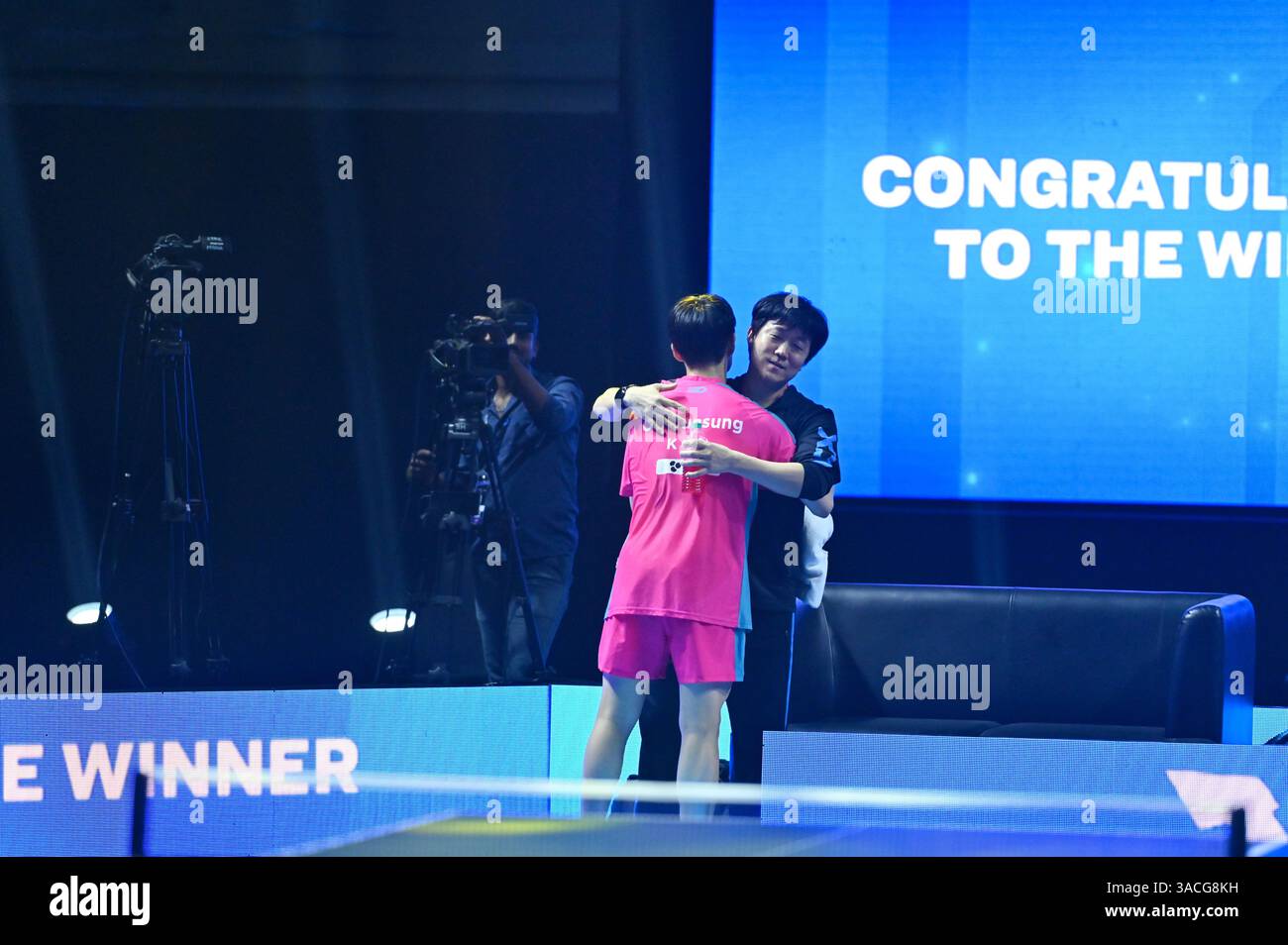 Chennai, Indien. 30. März 2025. Der 18-jährige Oh Jun-sung triumphierte in einem packenden Siebenspiel für Männer im Singles gegen den französischen Konkurrenten Thibault Poret Stockfoto