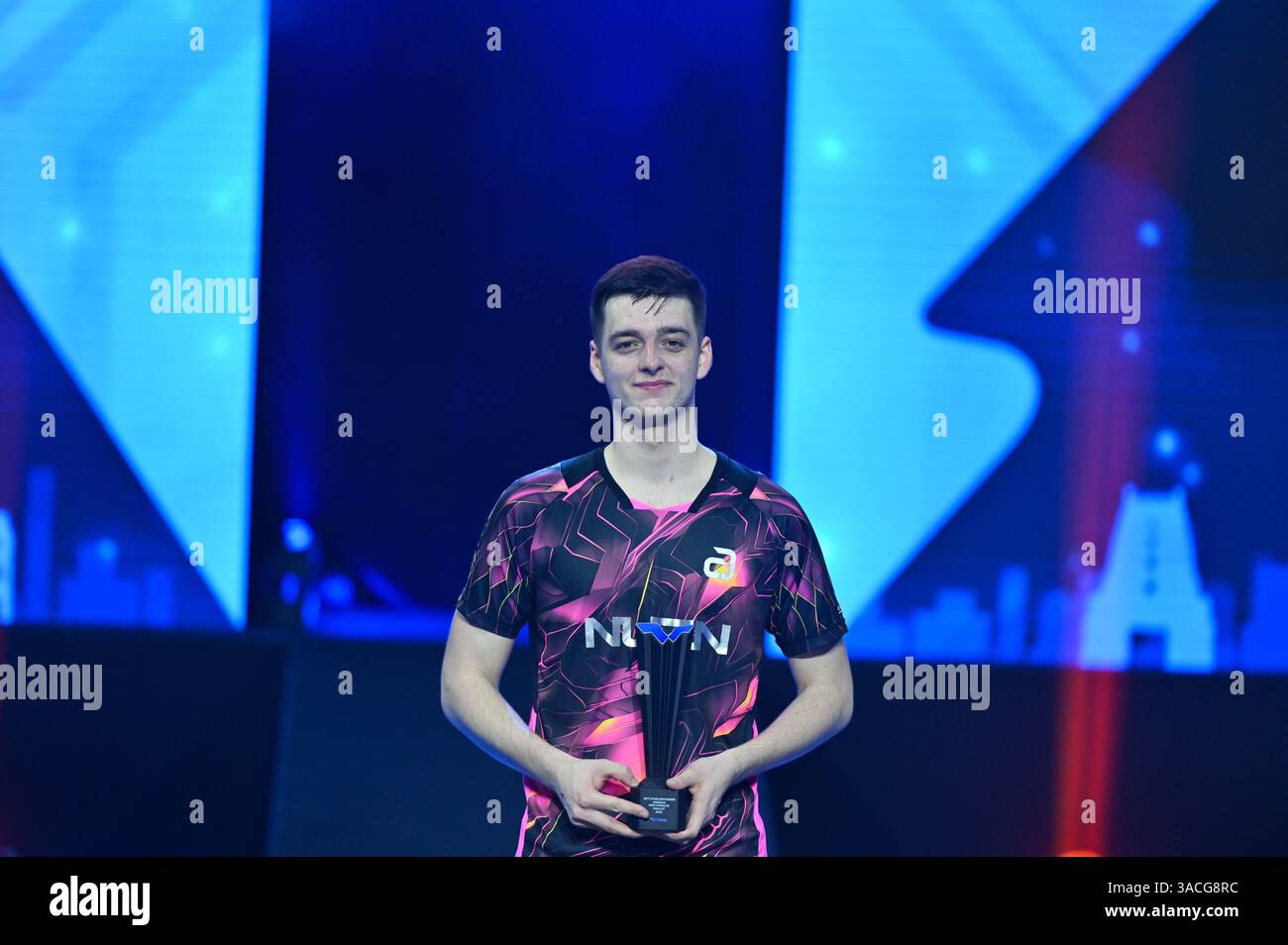 Chennai, Indien. 30. März 2025. Der 18-jährige Oh Jun-sung triumphierte in einem packenden Siebenspiel für Männer im Singles gegen den französischen Konkurrenten Thibault Poret Stockfoto