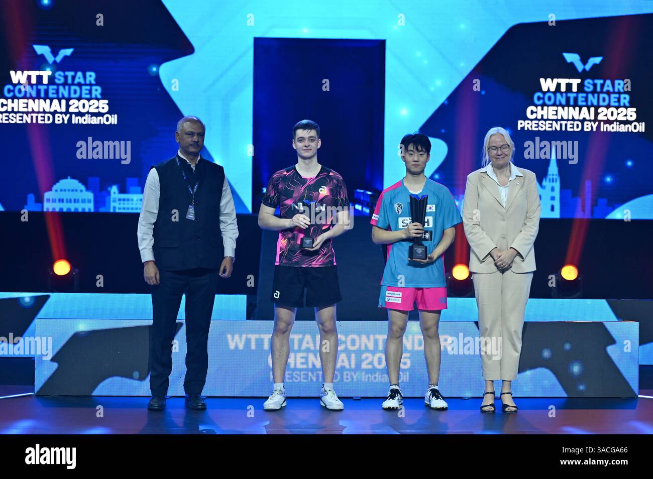 Chennai, Indien. 30. März 2025. Der 18-jährige Oh Jun-sung triumphierte in einem packenden Siebenspiel für Männer im Singles gegen den französischen Konkurrenten Thibault Poret Stockfoto