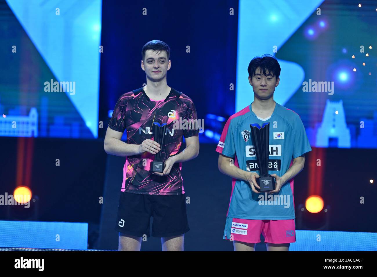 Chennai, Indien. 30. März 2025. Der 18-jährige Oh Jun-sung triumphierte in einem packenden Siebenspiel für Männer im Singles gegen den französischen Konkurrenten Thibault Poret Stockfoto