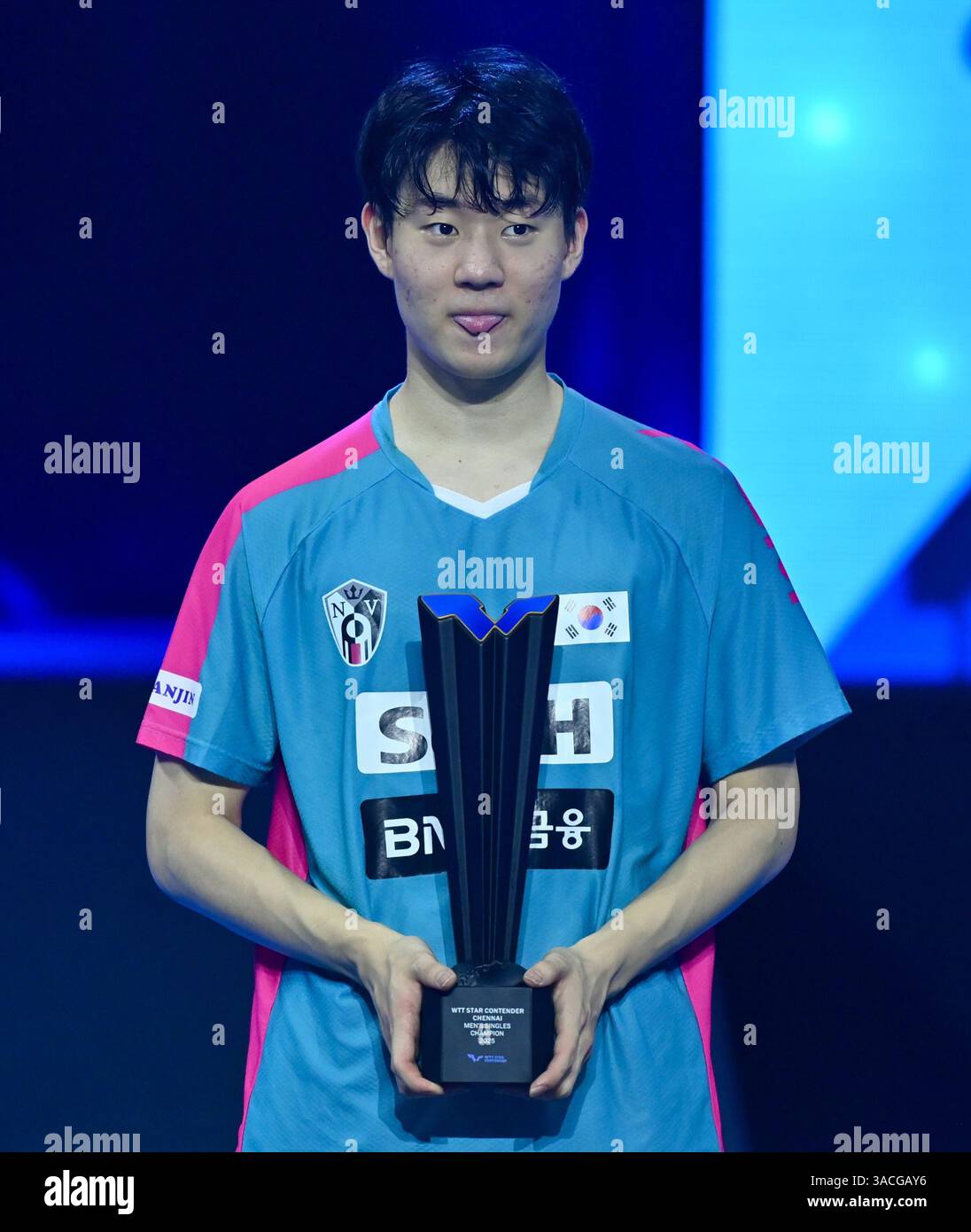 Chennai, Indien. 30. März 2025. Der 18-jährige Oh Jun-sung triumphierte in einem packenden Siebenspiel für Männer im Singles gegen den französischen Konkurrenten Thibault Poret Stockfoto