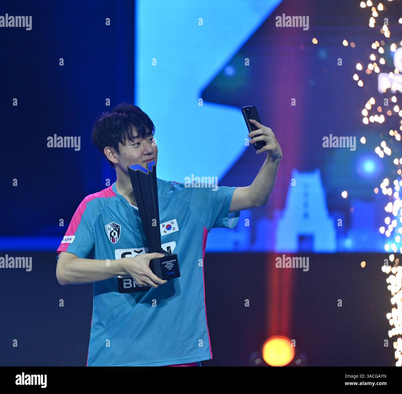 Chennai, Indien. 30. März 2025. Der 18-jährige Oh Jun-sung triumphierte in einem packenden Siebenspiel für Männer im Singles gegen den französischen Konkurrenten Thibault Poret Stockfoto