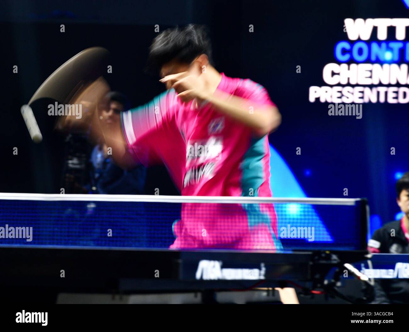 Chennai, Indien. 30. März 2025. Der 18-jährige Oh Jun-sung triumphierte in einem packenden Siebenspiel für Männer im Singles gegen den französischen Konkurrenten Thibault Poret Stockfoto