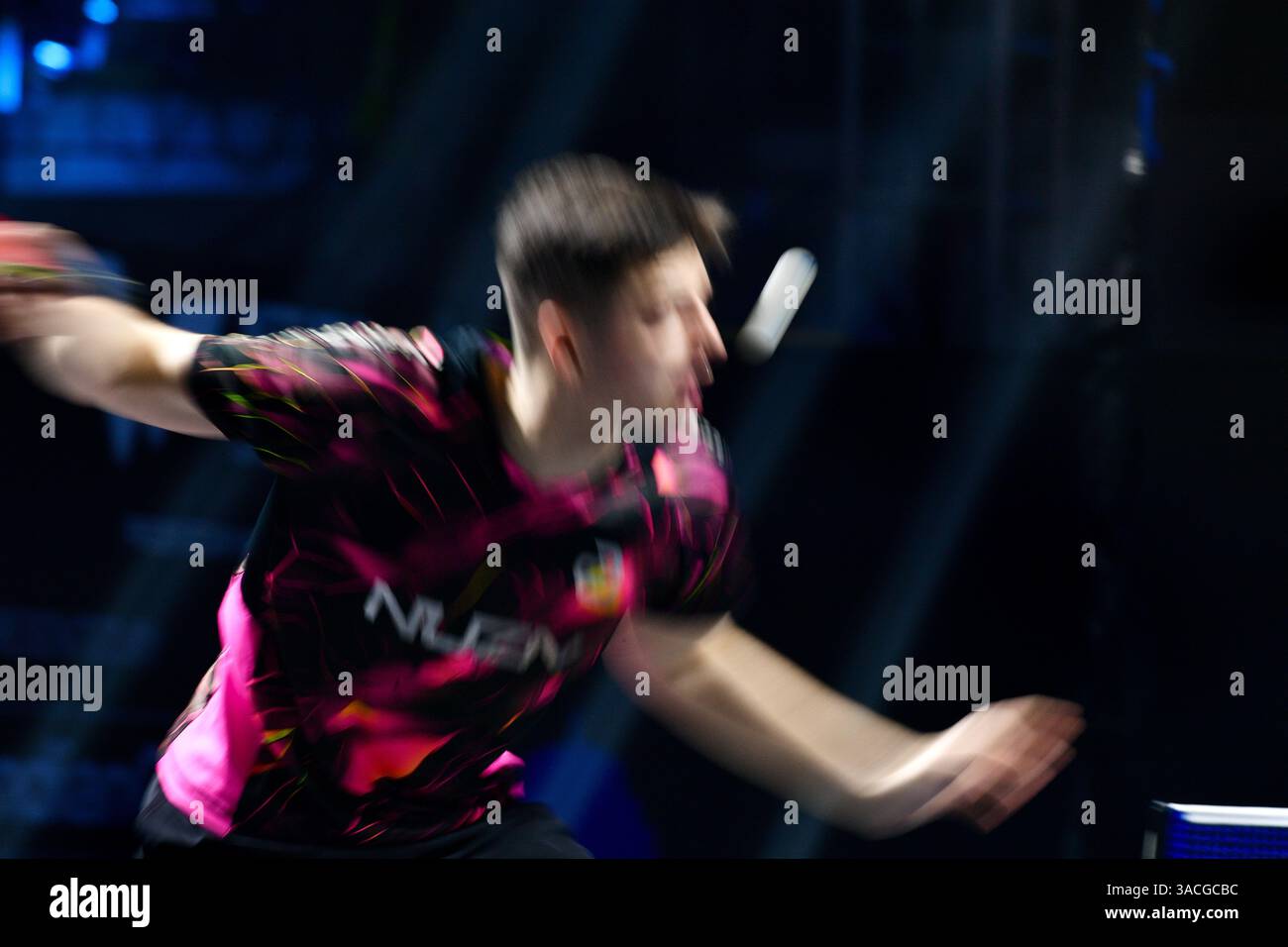 Chennai, Indien. 30. März 2025. Der 18-jährige Oh Jun-sung triumphierte in einem packenden Siebenspiel für Männer im Singles gegen den französischen Konkurrenten Thibault Poret Stockfoto