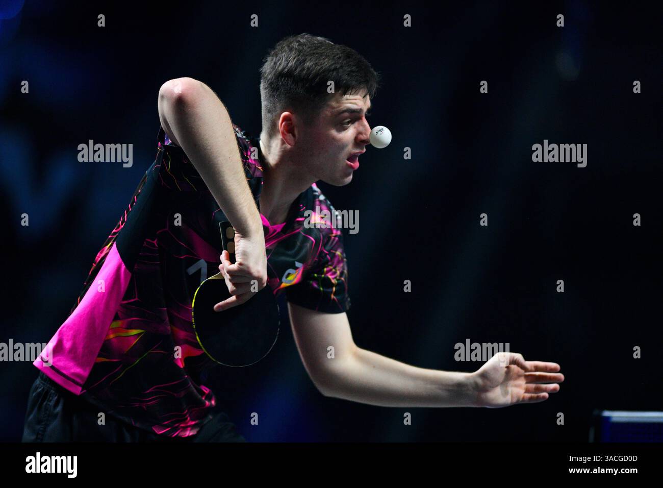 Chennai, Indien. 30. März 2025. Der 18-jährige Oh Jun-sung triumphierte in einem packenden Siebenspiel für Männer im Singles gegen den französischen Konkurrenten Thibault Poret Stockfoto