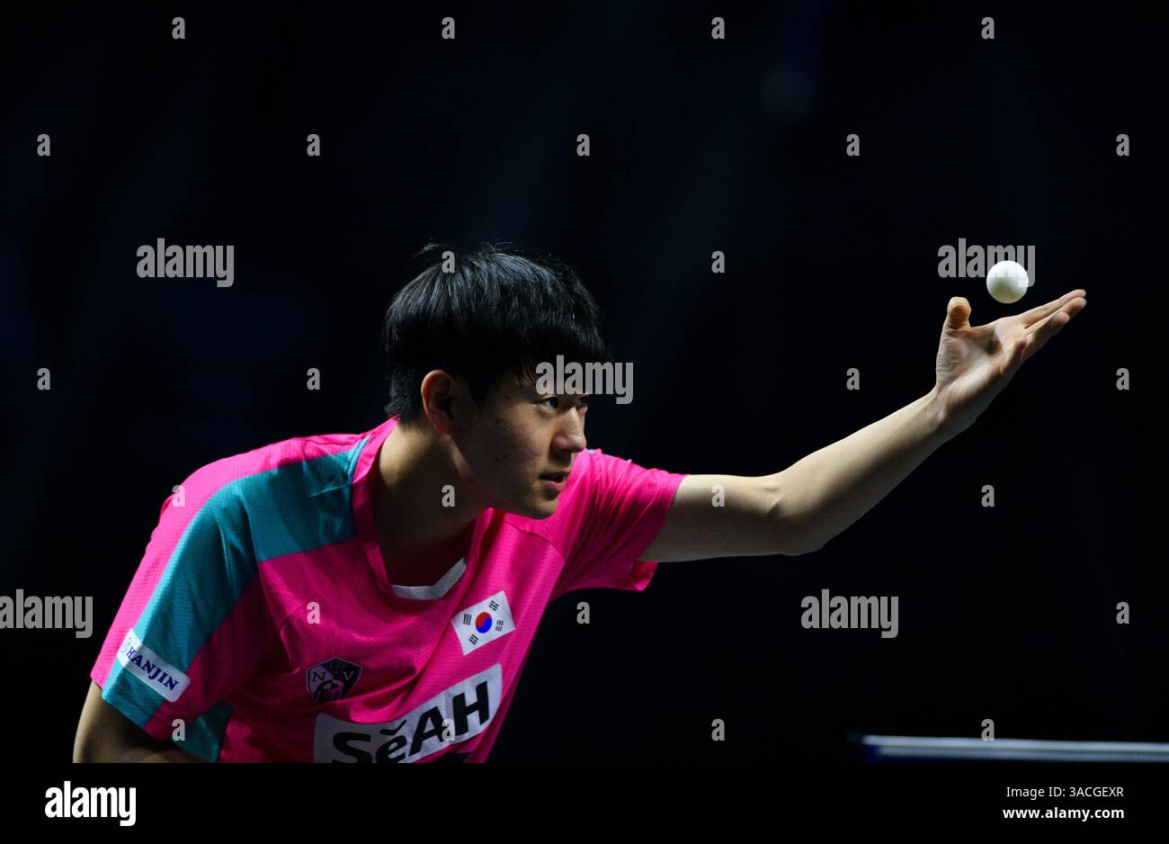 Chennai, Indien. 30. März 2025. Der 18-jährige Oh Jun-sung triumphierte in einem packenden Siebenspiel für Männer im Singles gegen den französischen Konkurrenten Thibault Poret Stockfoto