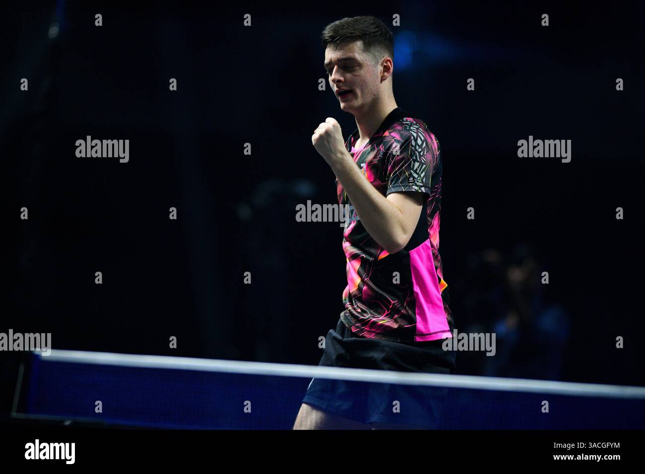 Chennai, Indien. 30. März 2025. Der 18-jährige Oh Jun-sung triumphierte in einem packenden Siebenspiel für Männer im Singles gegen den französischen Konkurrenten Thibault Poret Stockfoto