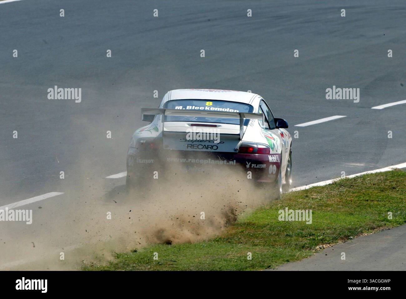 Michael Bleekemolen (NED) Team Bleekemolen läuft weit auf den Staub. Porsche Supercup, Rd9, Hungaroring, Ungarn, 24. August 2003..DIGITALES BILD (Credit Image: ©Sutton Motorsports/ZUMA Press) Stockfoto