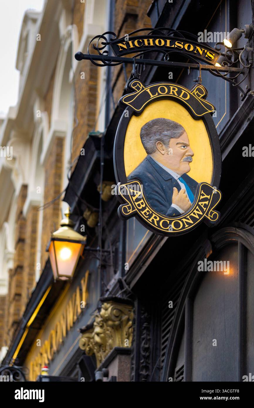 LONDON, Großbritannien - 29. MÄRZ 2025: Schild vor dem Lord Aberconway Pub in der Old Broad Street Stockfoto